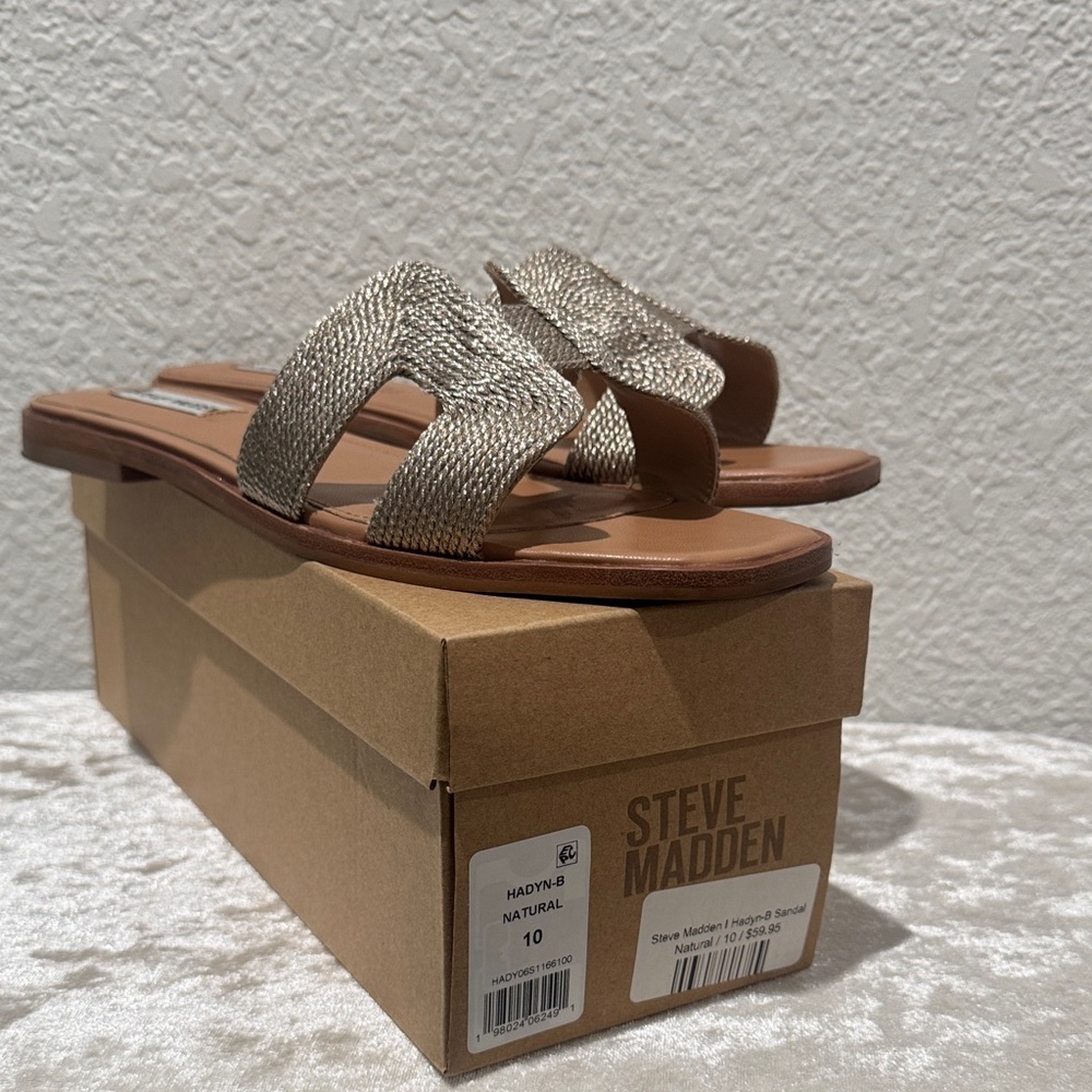 Steve Madden Hadyn -B Natural flat sandal. Women’s 10